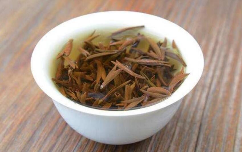 喝金骏眉有什么好处和坏处 喝金骏眉有什么好处和坏处