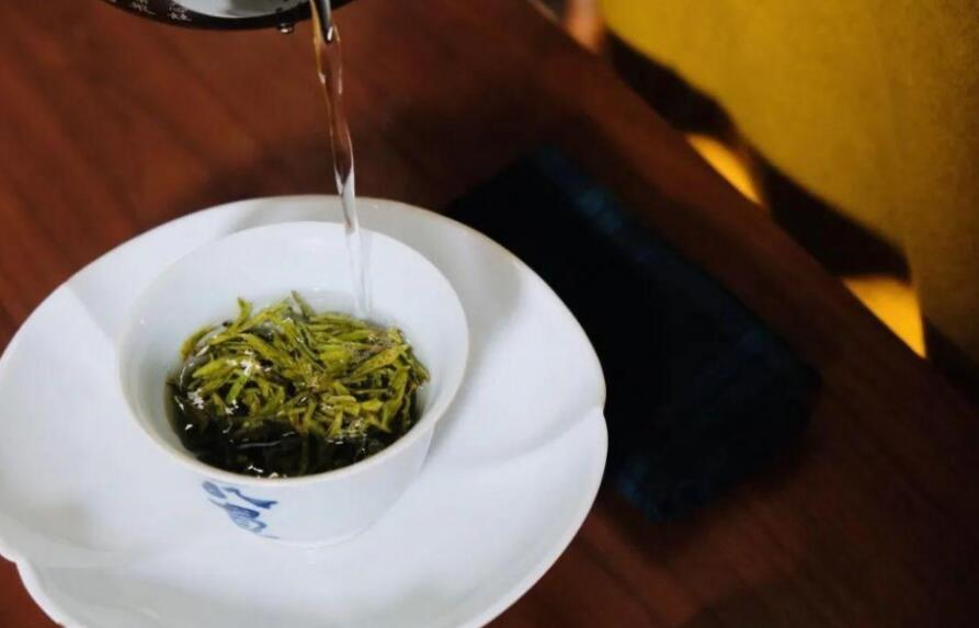 喝龙井茶的好处和坏处 喝龙井茶的好处和坏处