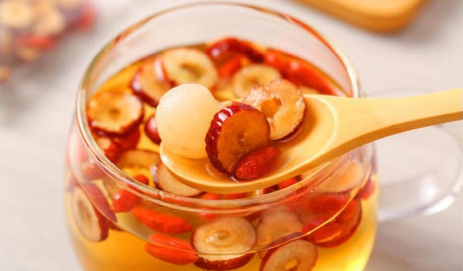 红枣桂圆枸杞菊花玫瑰花茶的功效 红枣桂圆枸杞菊花玫瑰花茶的功效