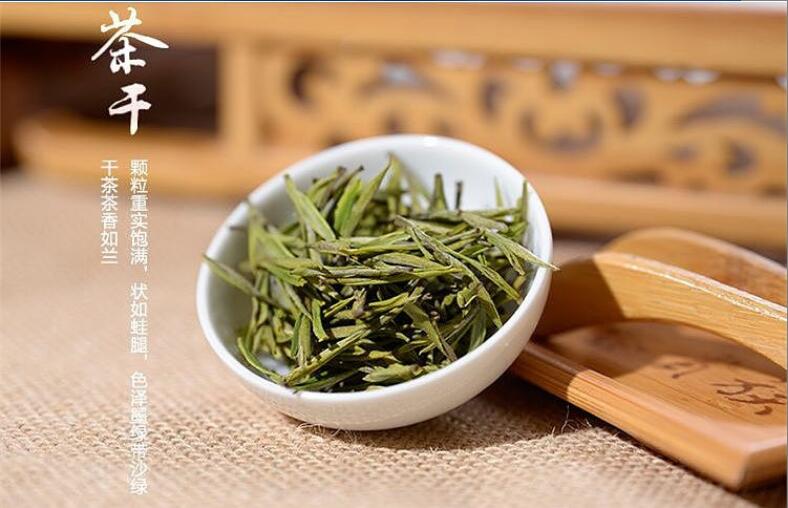 嚼干茶叶的好处和坏处 嚼干茶叶的好处和坏处