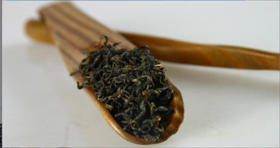 嚼干茶叶的好处和坏处 嚼干茶叶的好处和坏处