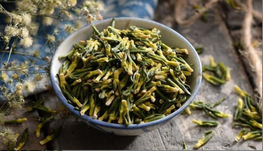 莲芯泡水有什么功效泡水的用量是多少 莲芯泡水有什么功效泡水的用量是多少