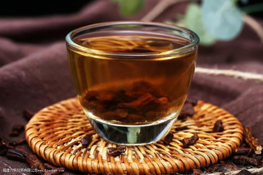 蒲公英根泡水喝的功效与禁忌症 蒲公英根泡水喝的功效与禁忌症