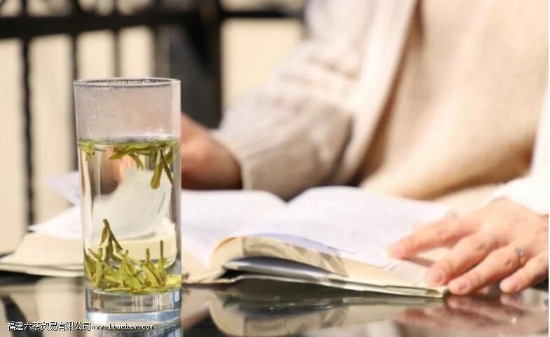 青茶和绿茶的功效区别 青茶和绿茶的功效区别