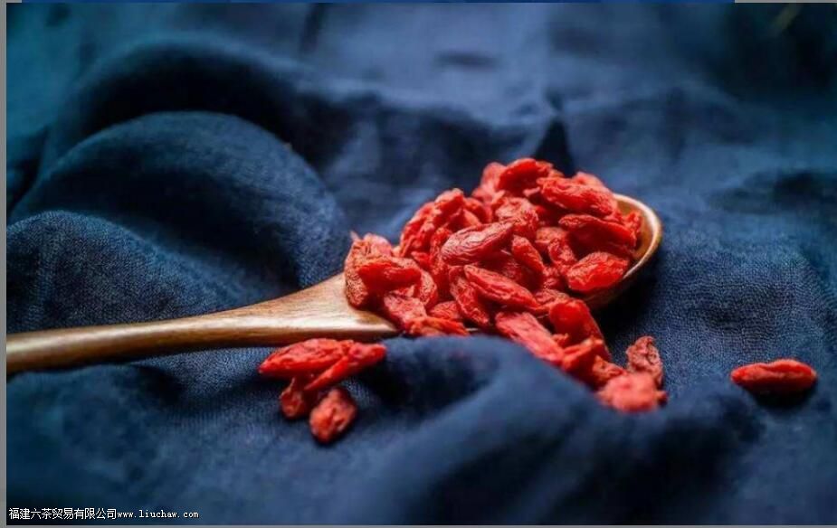 西洋参红枣枸杞泡水喝的功效 西洋参红枣枸杞泡水喝的功效