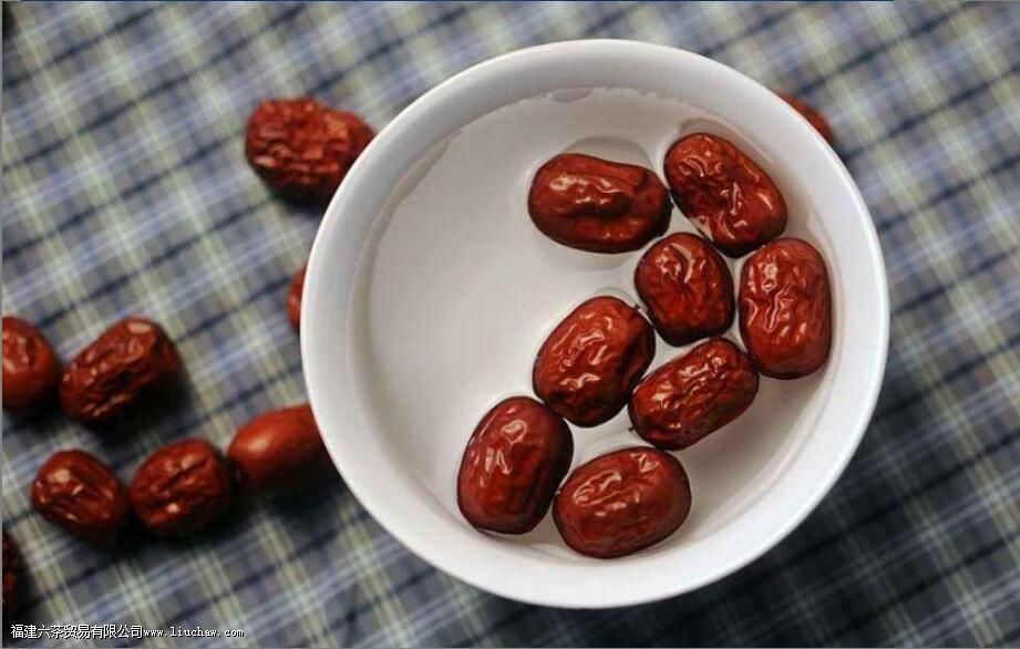 西洋参红枣枸杞泡水喝的功效 西洋参红枣枸杞泡水喝的功效