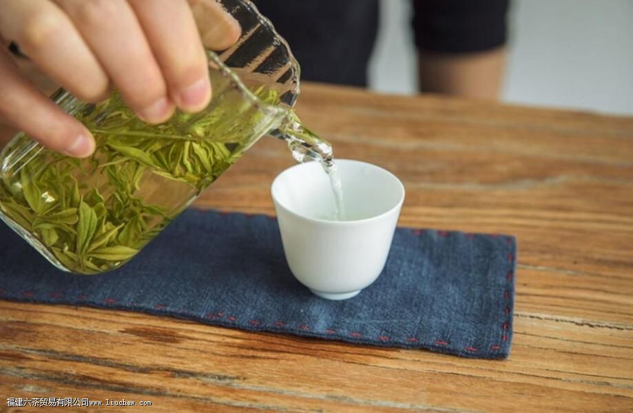 安吉白茶和黄金芽哪个氨基酸高 安吉白茶和黄金芽哪个氨基酸高