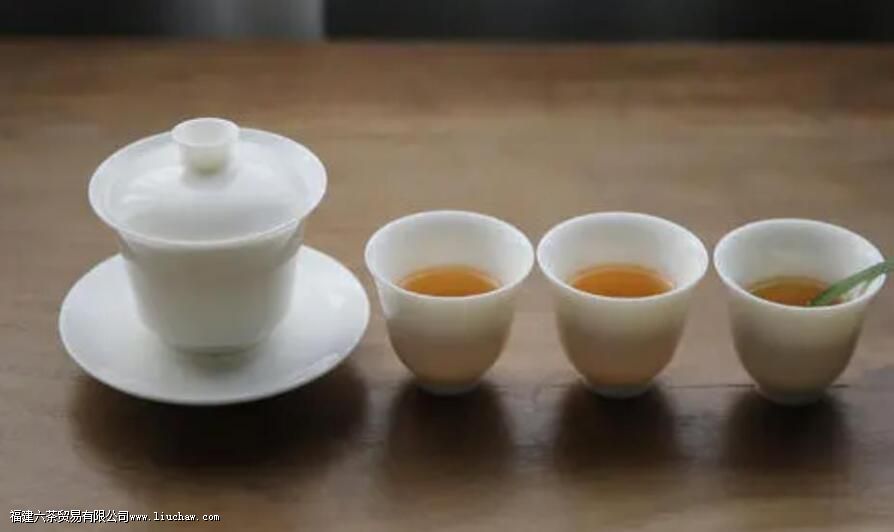 白瓷盖碗适合泡什么茶,有什么优点 白瓷盖碗适合泡什么茶,有什么优点