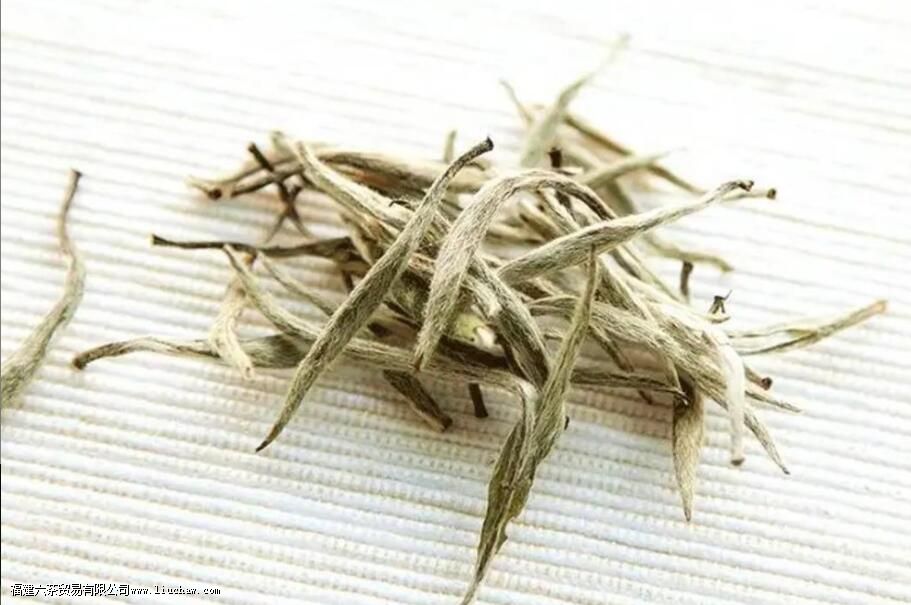 ��Ҷ�ϵ�ëë�������Խ�࣬���Ʒ�ʾ�һ��Խ��