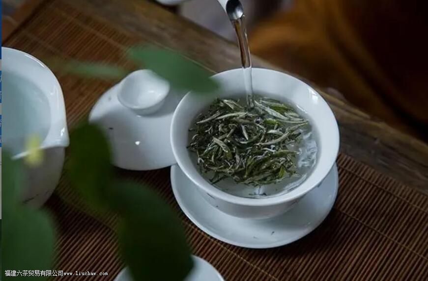 ��Ҷ�ϵ�ëë�������Խ�࣬���Ʒ�ʾ�һ��Խ��