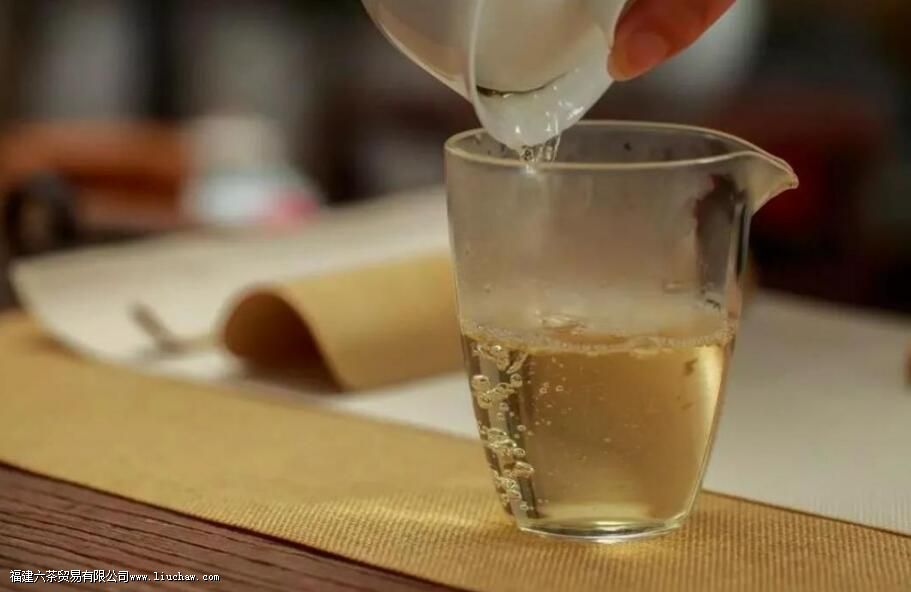 ��Ҷ�ϵ�ëë�������Խ�࣬���Ʒ�ʾ�һ��Խ��