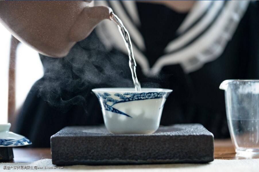 凤凰单丛鸭屎香,为何这么香 凤凰单丛鸭屎香,为何这么香