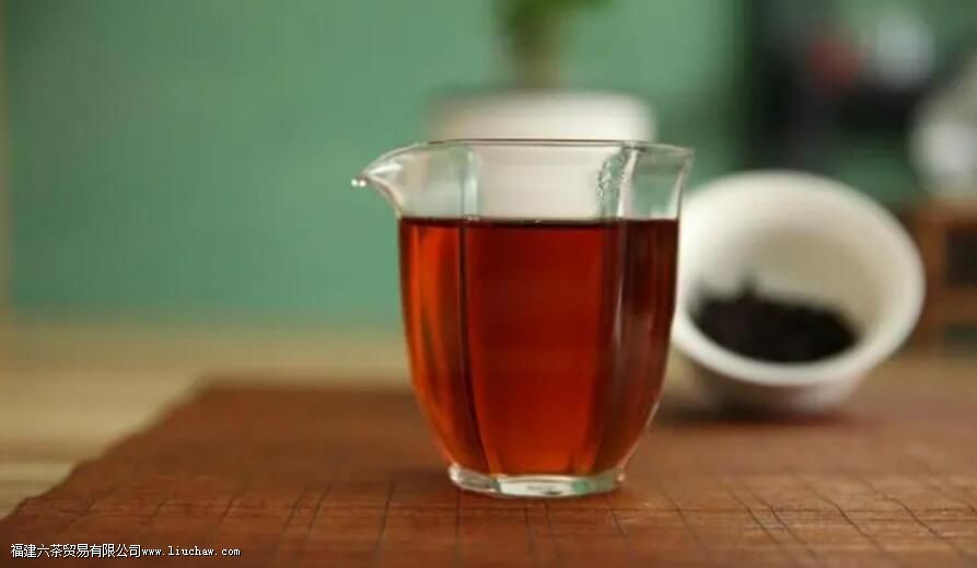 ��Щ��Ҷ�ݳ�����ɫ��Ѫ��ɫ��