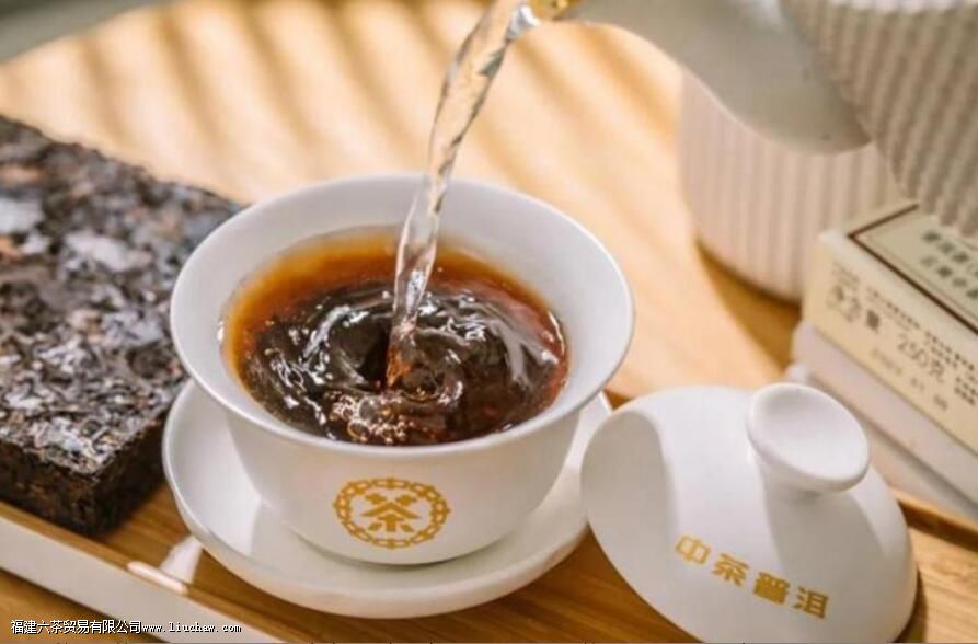 ��Щ��Ҷ�ݳ�����ɫ��Ѫ��ɫ��