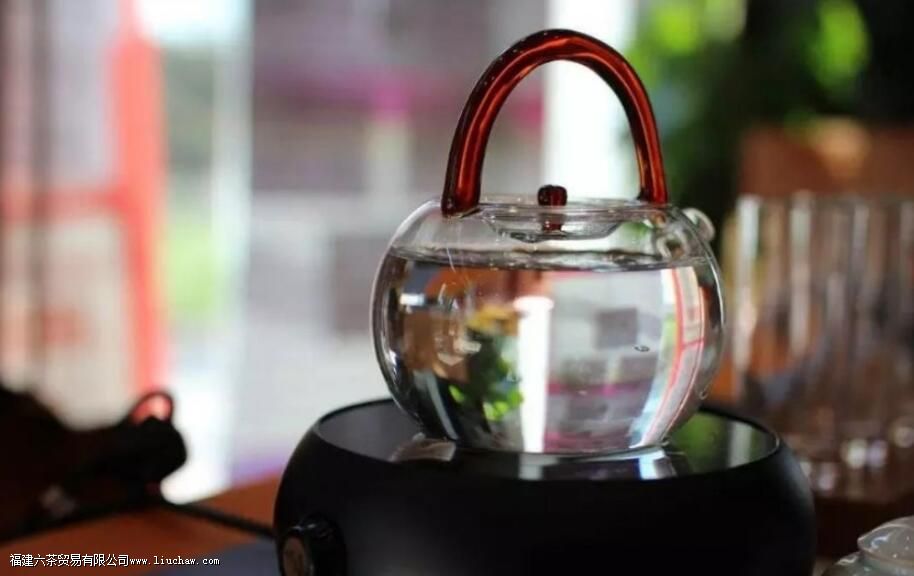 泡茶用纯净水好,还是矿泉水好 泡茶用纯净水好,还是矿泉水好