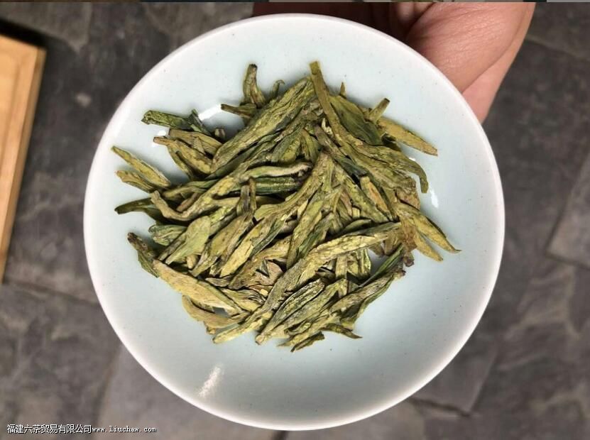 ��α����������