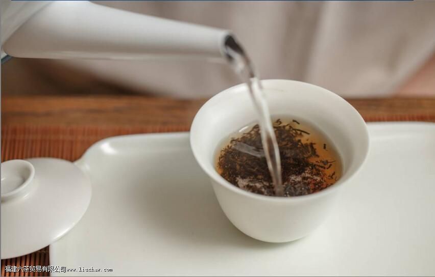 ��Ҷ�����󣬸���ĸ������ƿ����Ǹ���