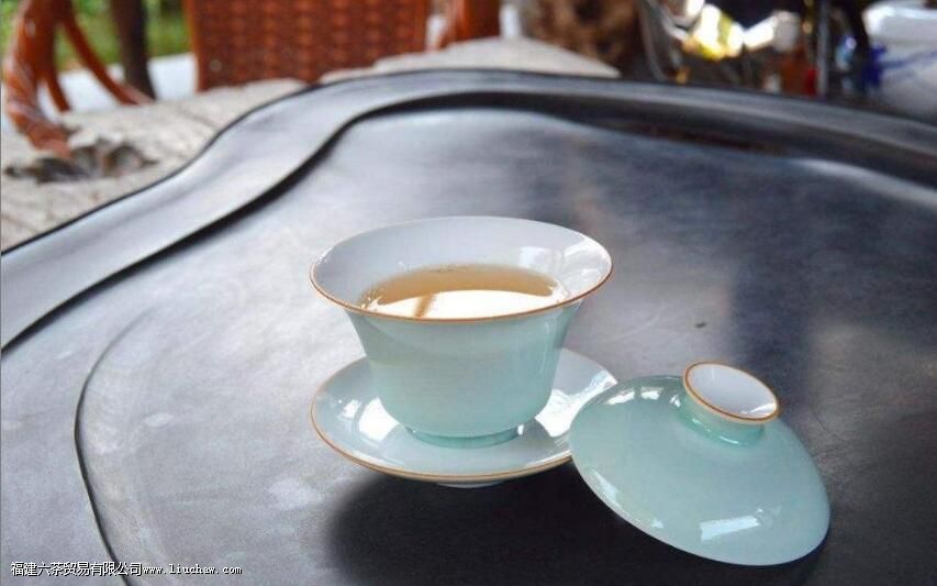 ��Ҷ�����󣬸���ĸ������ƿ����Ǹ���