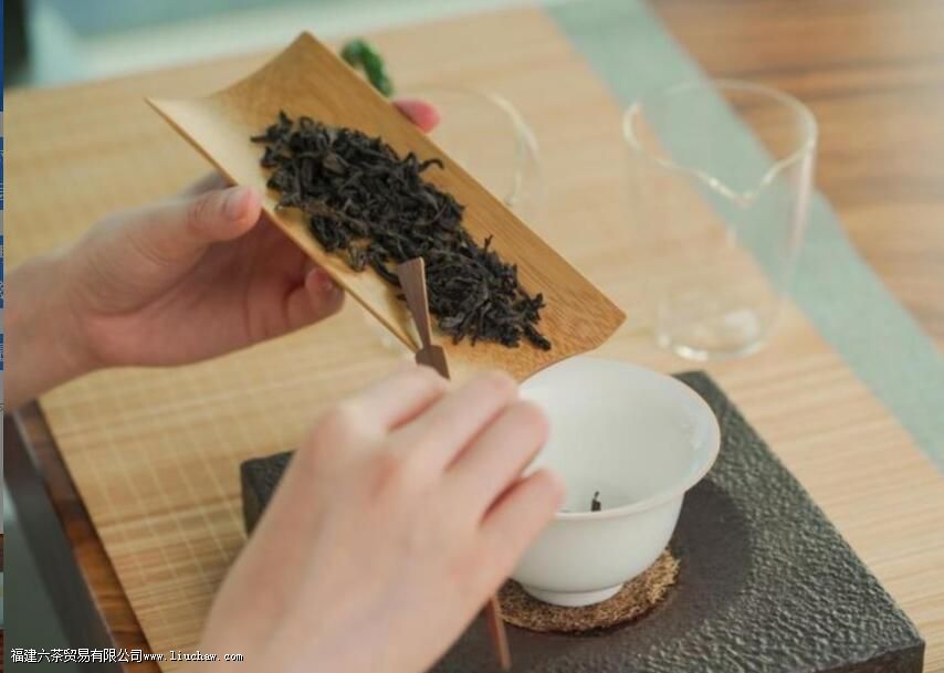 冲泡乌龙茶的水温一般选择多少度 冲泡乌龙茶的水温一般选择多少度