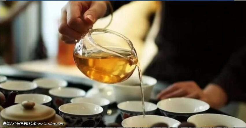 蜂蜜泡茶叶的正确方法 蜂蜜泡茶叶的正确方法