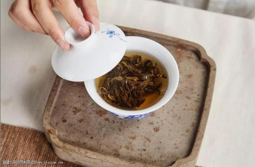 盖碗泡茶,做好这几点不烫手,且茶香浓郁 盖碗泡茶,做好这几点不烫手,且茶香浓郁