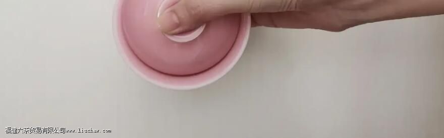 盖碗泡茶,做好这几点不烫手,且茶香浓郁 盖碗泡茶,做好这几点不烫手,且茶香浓郁