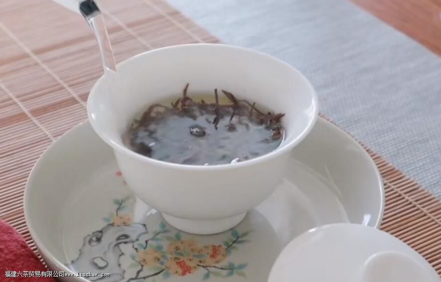 盖碗泡茶,做好这几点不烫手,且茶香浓郁 盖碗泡茶,做好这几点不烫手,且茶香浓郁