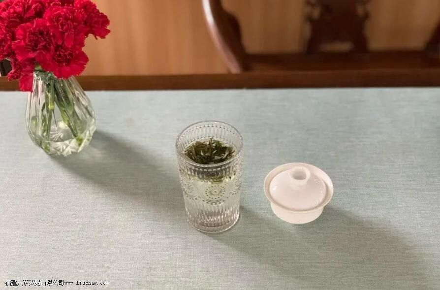 很多人都有洗茶的习惯,那么冲泡绿茶时到底要不要洗 很多人都有洗茶的习惯,那么冲泡绿茶时到底要不要洗