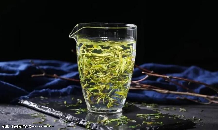 很多人都有洗茶的习惯,那么冲泡绿茶时到底要不要洗 很多人都有洗茶的习惯,那么冲泡绿茶时到底要不要洗