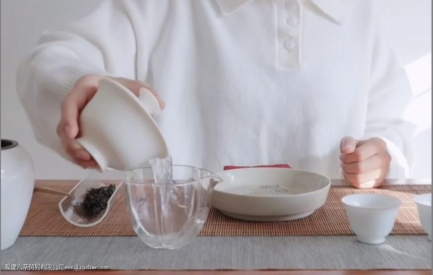 黄茶用多少度的水泡 黄茶用多少度的水泡