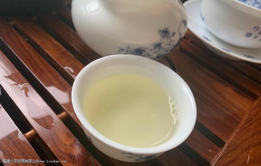 黄茶用多少度的水泡 黄茶用多少度的水泡