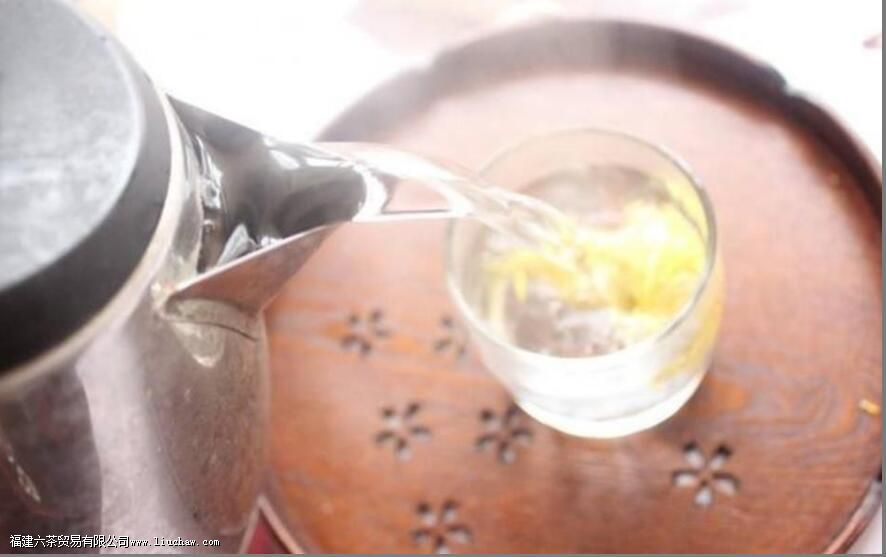 金丝皇菊盖碗的泡法 金丝皇菊盖碗的泡法