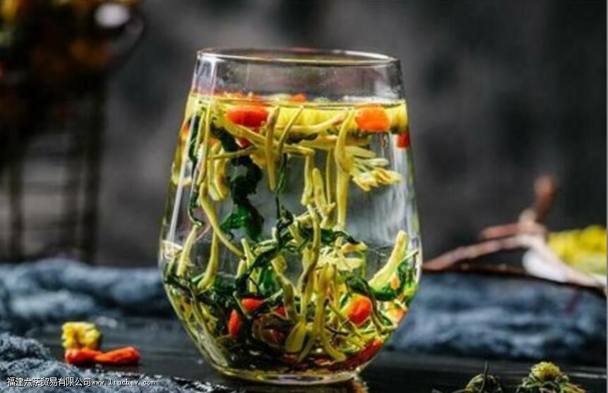 �ջ�����ѹ�Ӣ����һ����ˮ����