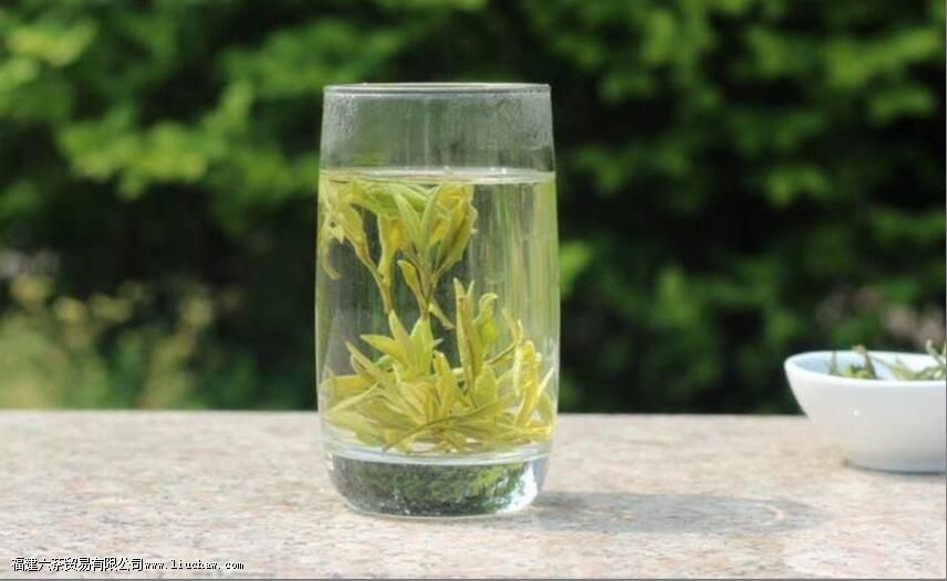 毛峰茶用多少度水泡 毛峰茶用多少度水泡