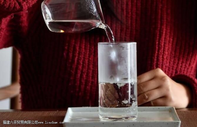 泡茶上投法是怎样的 泡茶上投法是怎样的