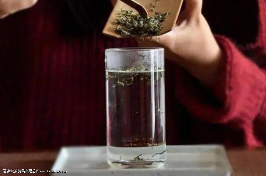 泡茶上投法是怎样的 泡茶上投法是怎样的