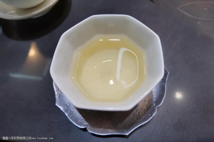 �ն����Ҷ�ĳ��ݷ���