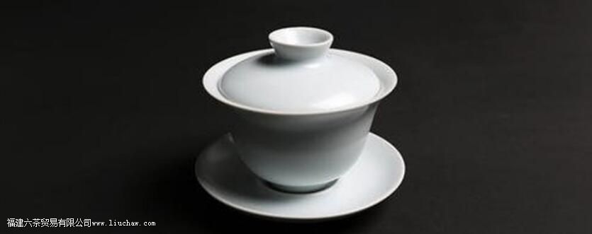 一个人喝茶用盖碗还是茶壶 一个人喝茶用盖碗还是茶壶