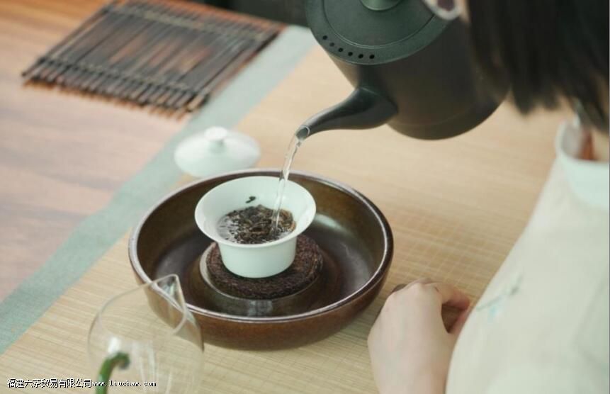 �ն���ı������Ƕ��