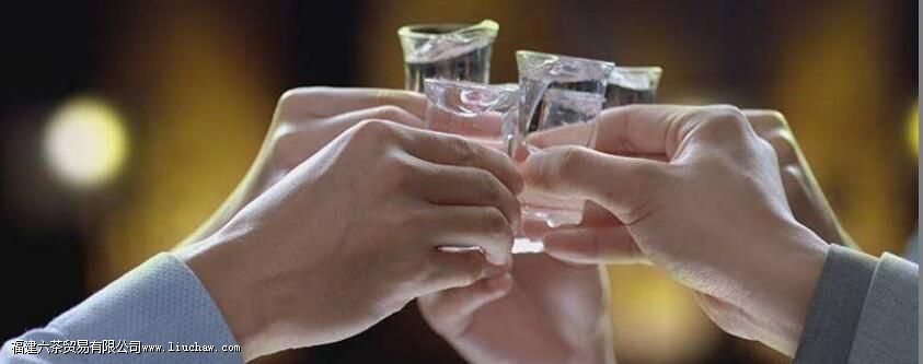 白酒兑冰红茶喝可以吗 白酒兑冰红茶喝可以吗