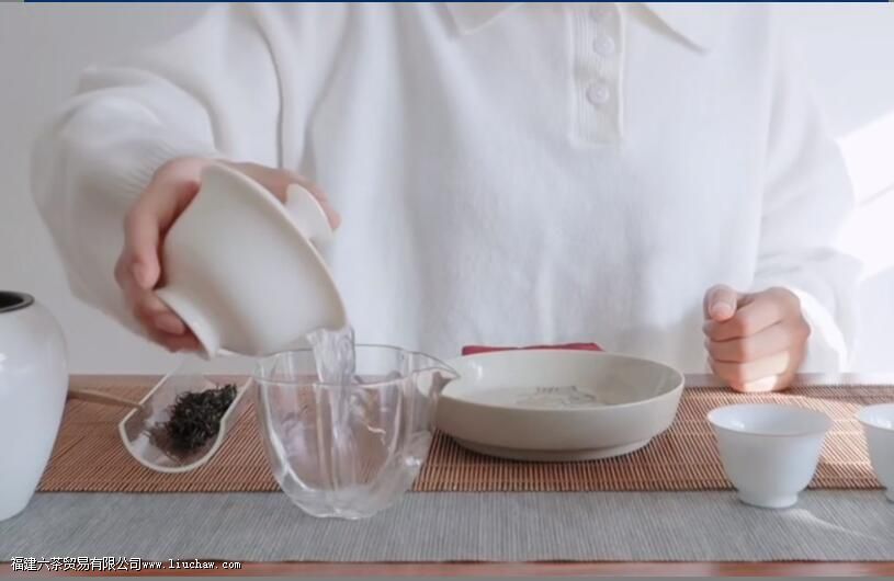 盖碗和紫砂壶哪个泡茶好 盖碗和紫砂壶哪个泡茶好