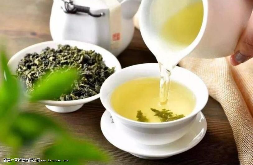 盖碗和紫砂壶泡茶的口感区别 盖碗和紫砂壶泡茶的口感区别