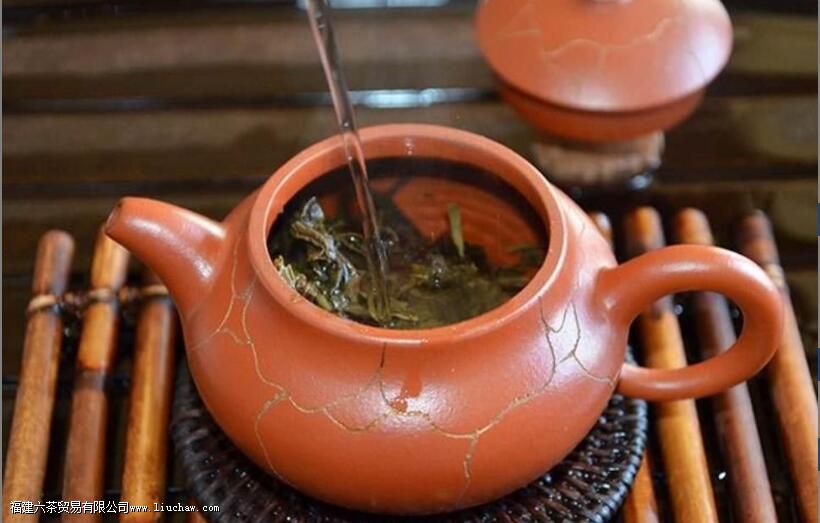 盖碗和紫砂壶泡茶的口感区别 盖碗和紫砂壶泡茶的口感区别