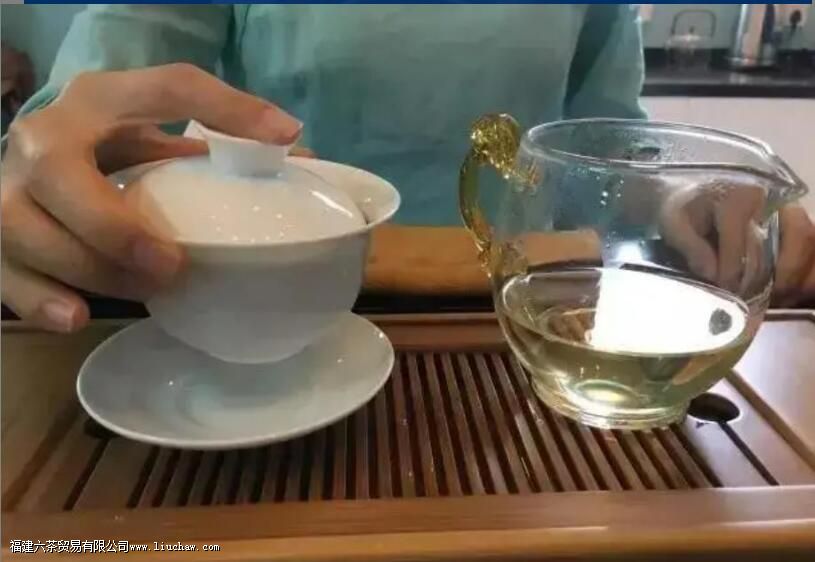 盖碗是用来喝茶的还是泡茶的 盖碗是用来喝茶的还是泡茶的