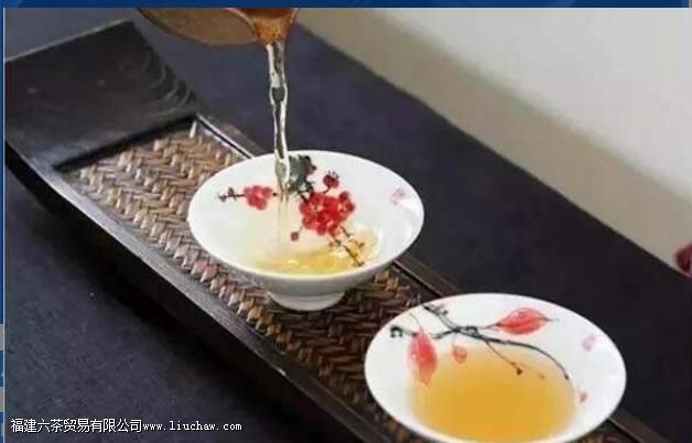 泡茶时茶杯大小有讲究? 泡茶时茶杯大小有讲究?