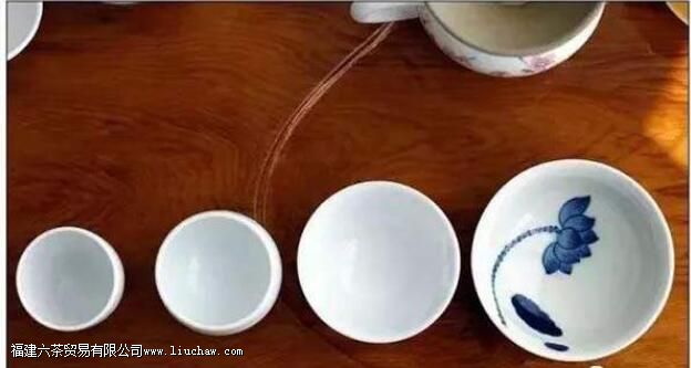 泡茶时茶杯大小有讲究? 泡茶时茶杯大小有讲究?