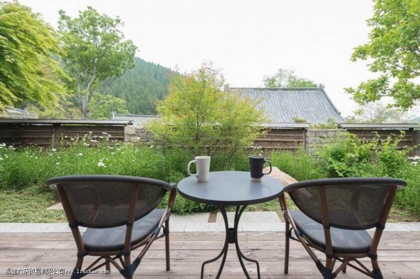 ����һ�£�����һ�ˣ�������·���������ڱ���������ǰ��