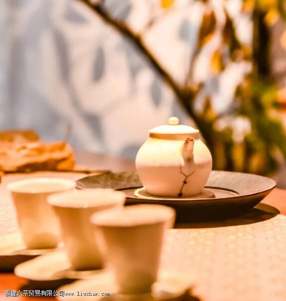 ���з������֣�����������̬���վ����ظ�