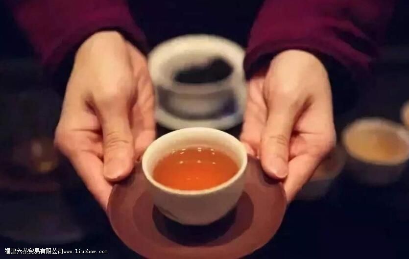 倒茶为什么不能倒满 倒茶为什么不能倒满