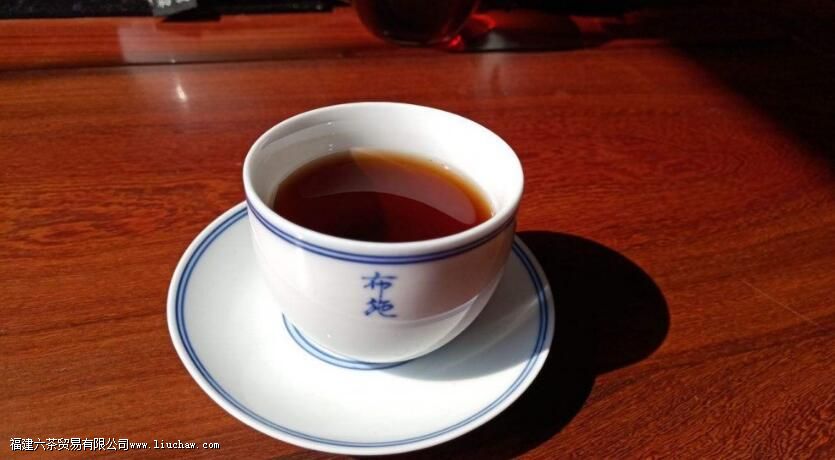 倒酒倒茶倒几分满 倒酒倒茶倒几分满